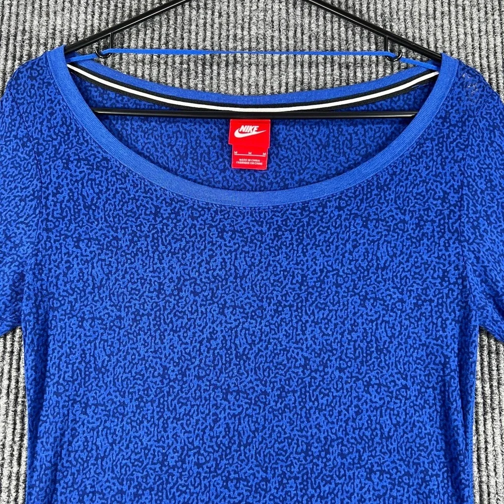 Nike‎ Shirt Womens Size Medium Blue Long Sleeve Activewear Lightweight Sharp